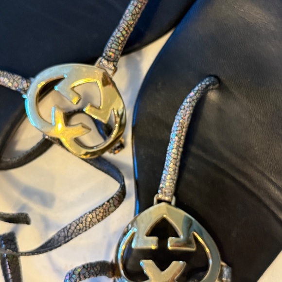 Gucci Tom Ford 2000s Black GG Interlocking Heart Thong  Pre-Owned Gucci Gunmetal Interlocking HEART Thong sandal